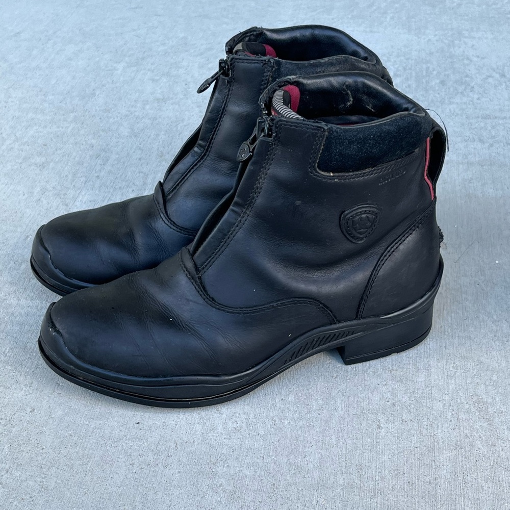 Ariat winter water resistance boots.  Women’s size 7